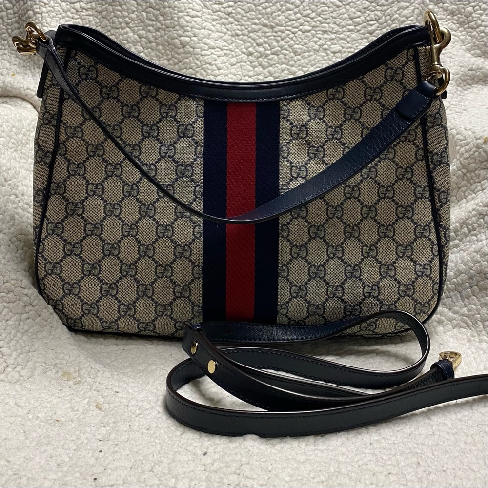 ✨SOLD✨AUTHENTIC GUCCI NAVY HOBO GG SUPREME BAG✨